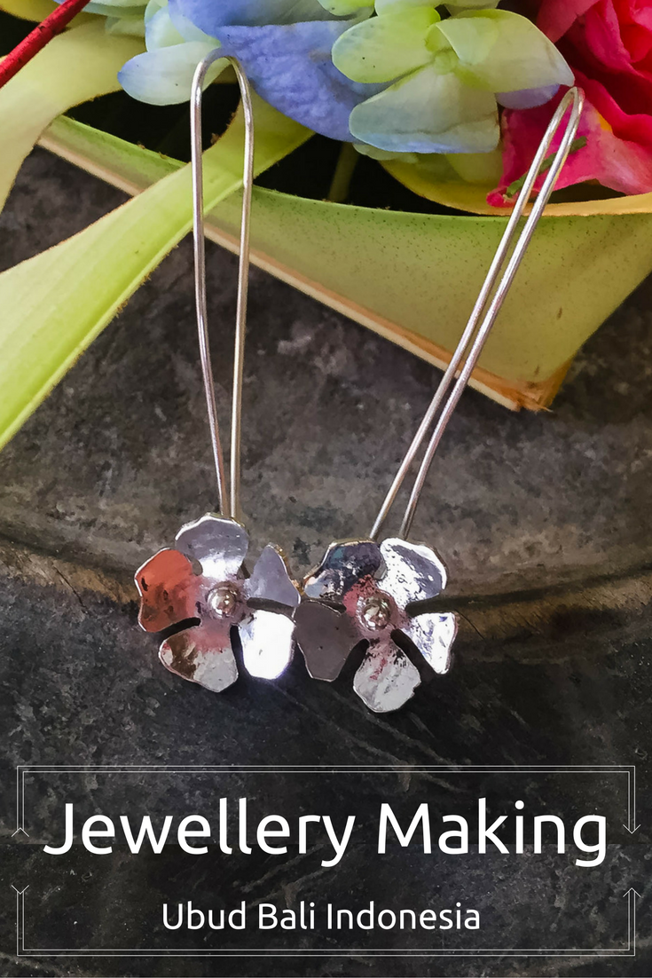 Get creative while in Ubud Bali with a Chez Monique jewellery making class. In a few hours you will have a fabulous piece of silver jewellery that will be a long lasting reminder of your trip. #bali #jewellery #ubud #silver #chezmoniqueubud