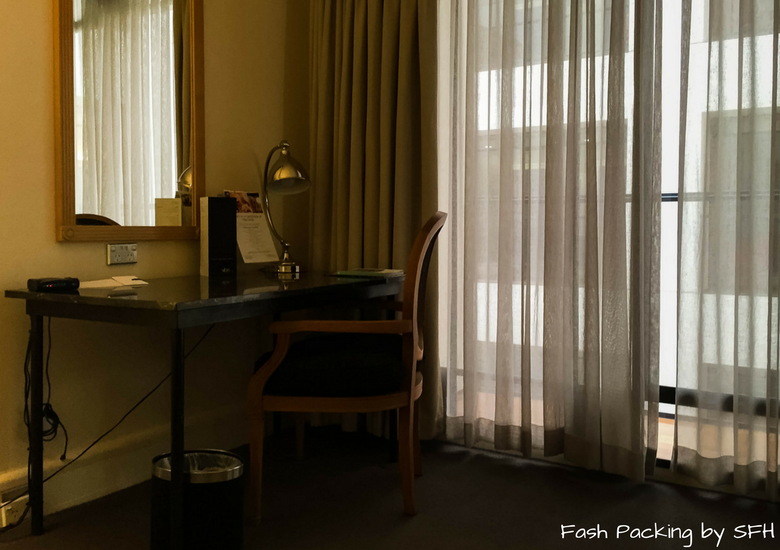 Fash Packing by SFH: Vibe Savoy Melbourne Hotel Review - Desk