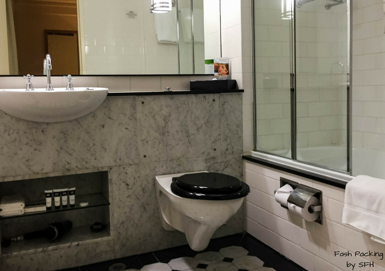 Fash Packing by SFH: Vibe Savoy Melbourne Hotel Review - Bathroom