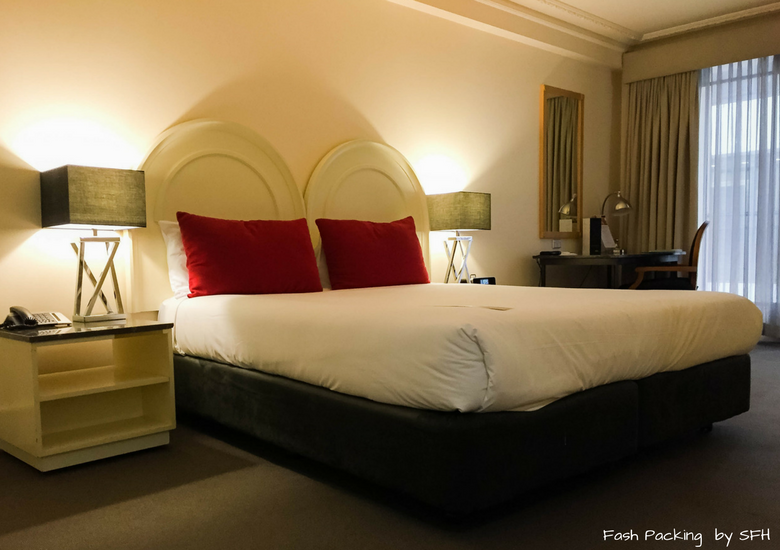 Fash Packing by SFH: Vibe Savoy Melbourne Hotel Review - Bedroom
