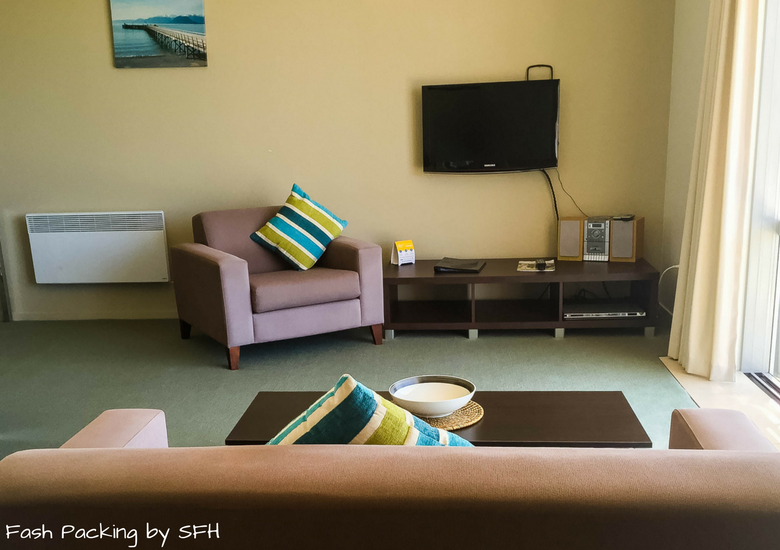 Fash Packing by SFH: Beachside Resort Whitianga New Zealand - Lounge