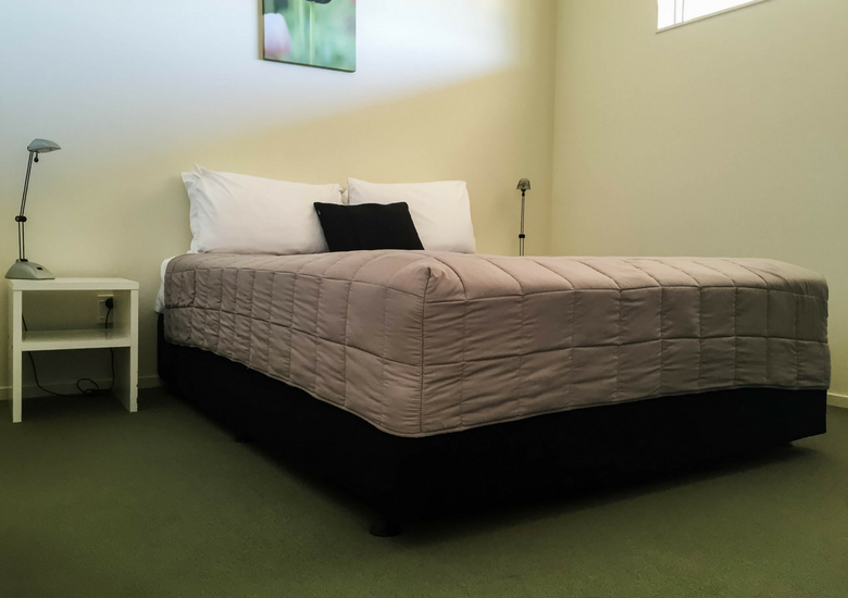 Fash Packing by SFH: Beachside Resort Whitianga New Zealand - Bedroom