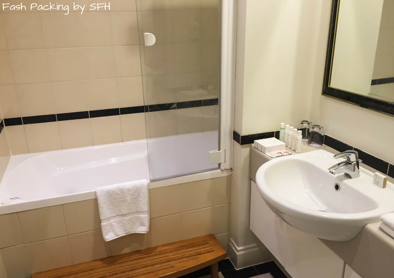 Fash Packing by SFH: CityLife Auckland Review - Bathroom
