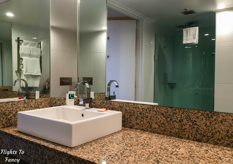Flights To Fancy: Grand Chancellor Hotel Hobart - Bathroom