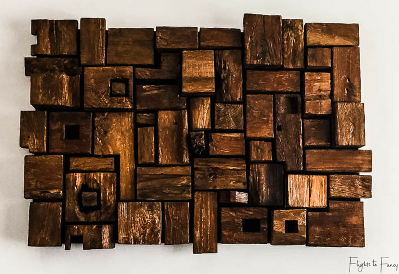 Wooden artwork at Villa Nero Gili Trawangan