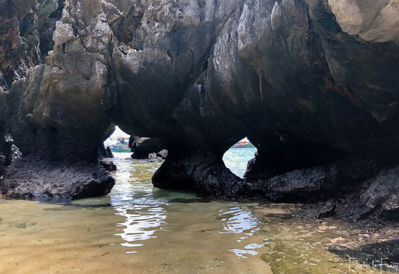 El Nido Tours - Rock caves Miniloc Island