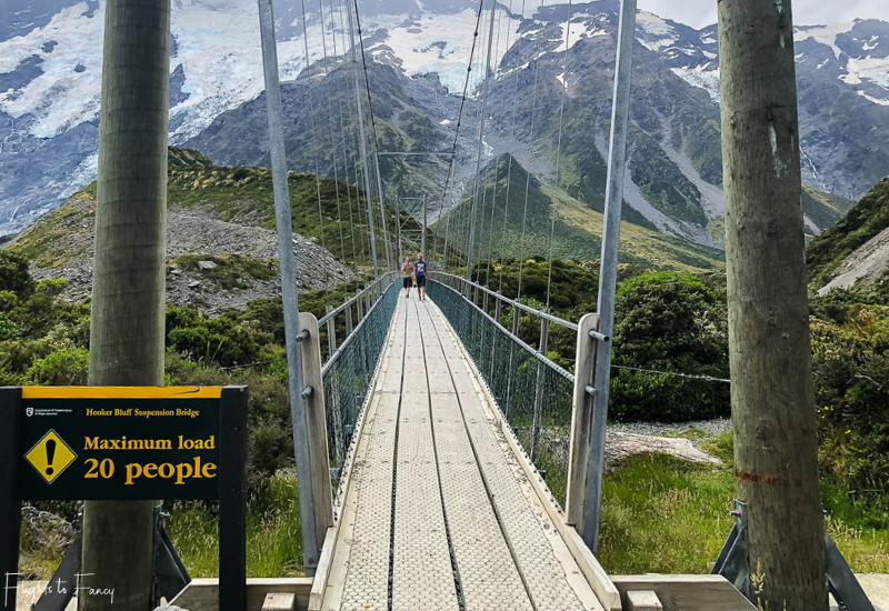 Mount Cook Walks: Suspension bridge Hooker Valley Track